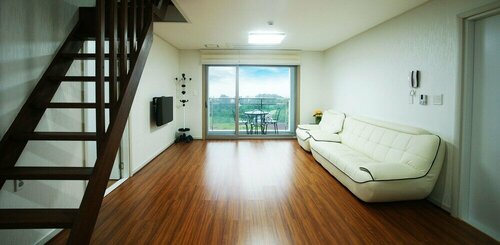Jeju J Pension, Забронировать Гостевой дом Отели Согвипхо с парковкой, Парковка