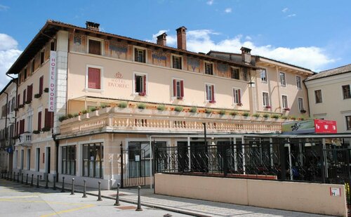 Hotel Dvorec, Забронировать Отель Отели в центре Толмин, в центре, Парковка