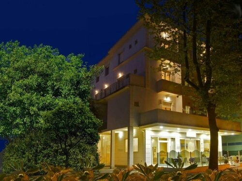 Hotel Silvie Rose, Забронировать Отель Отели Чезенатико с питанием, Пансион