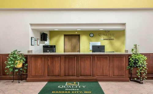Quality Suites Kansas City International Airport, Book Hotel Hoteller i Missouri med pool, Swimmingpool