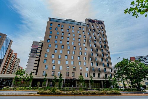 Hampton By Hilton Santiago Las Condes, Забронировать Отель Отели Сантьяго с парковкой, рядом с Торговый центр Parque Arauco, Парковка