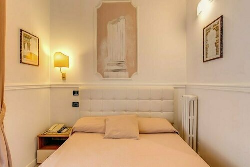 Hotel Martini, Забронировать Отель Отели Рима с парковкой, рядом с Храм Конкордии, Парковка