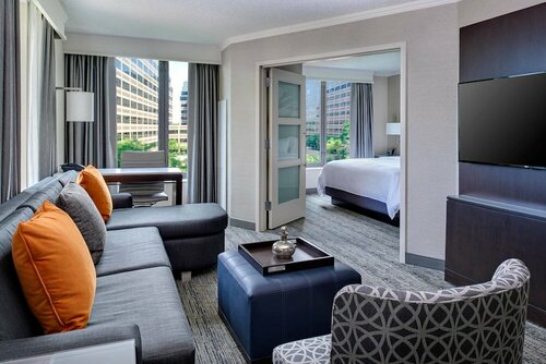 Chicago Marriott Suites OHare, Đặt Khách sạn Khu Gold Coast 