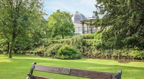The Newton House Hotel, Book Hotel Derbyshire Merseyside