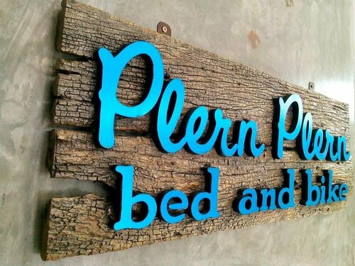 Plern Plern Bed and Bike, Забронировать Гостевой дом Отели Чиангмай с парковкой, рядом с Wat Koo Tao, Парковка