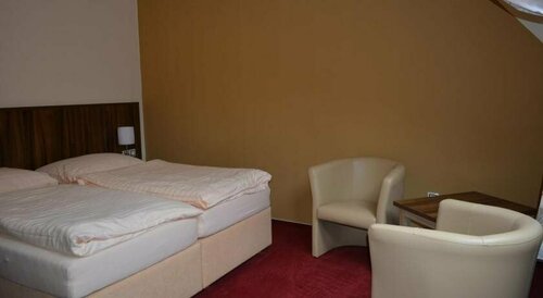 Hotel Koruna, Book Hotel Hoteller i Central Bohemia med parkering, Parkering