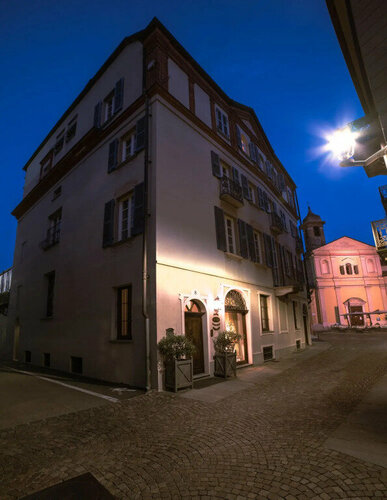 Palazzo Finati, Prenota Hotel Hotel 3 stelle a Alba, 3*
