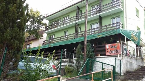 Garni Hotel Sonata, Rezervovat Hotel Levné hotely v Trenčiansky kraj