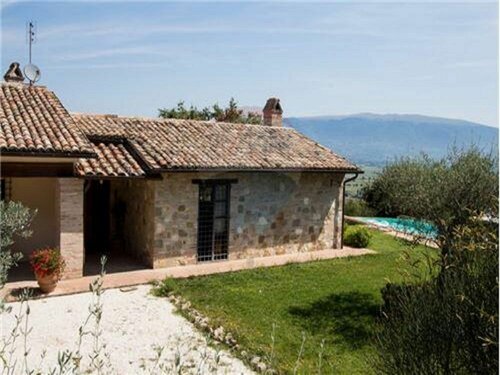 Assisi dal Poggio B&B, Rezervați Bed and Breakfast Hoteluri în Bettona cu piscină, Piscină