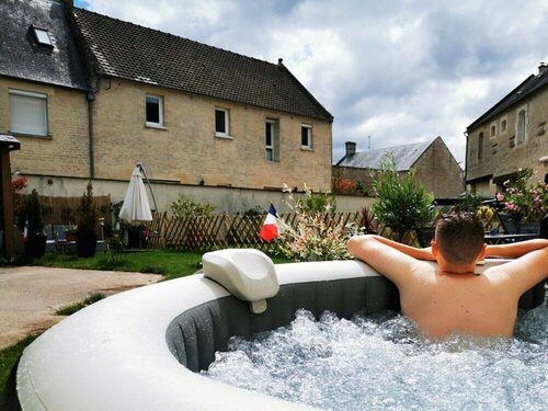 Le Clos de la Barre - Maison de charme au calme -à 10 min des plages du Débarquement - petit-déjeuner maison, Забронировать Отель «постель и завтрак»  