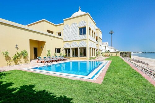 Maison Privee - Frond Villa K, Забронировать Вилла Отели Эмирата Дубая с парковкой, Парковка