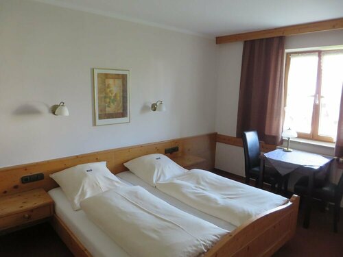 Hotel zur Ulme, Book Hotel Pfaffing Chiemgau
