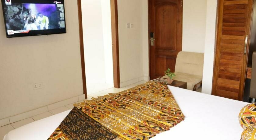 Coconut Grove Sakumono Hotel