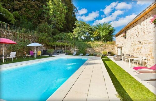 Clos De La Gourmandière, Book Pension Hoteller i Burgund med parkering, Parkering