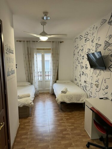 Residencia Rosales, Забронировать Хостел Хостелы Мадрида, рядом с Арка Победы, Хостел