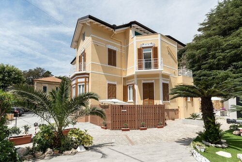 Residence Finale Bike and Beach, Buchen Sie Hotel Hotels in Finale Ligure mit Pool, Schwimmbad