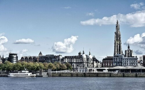 Hilton Antwerp Old Town, Забронировать Отель Антверпен - центр города Антверпен, рядом с Metro Meir