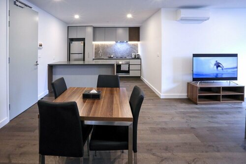 Flagstaff Green Apartments, Забронировать Апартаменты/квартира Отели Мельбурна с парковкой, рядом с Центр исследования рака им. Питера Маккаллума, Парковка