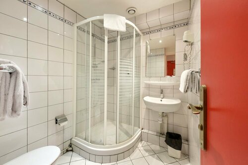 Hotel Richmond Gare du Nord, Забронировать Отель Отели Парижа с парковкой, рядом с Северный вокзал - Восточный вокзал, Парковка