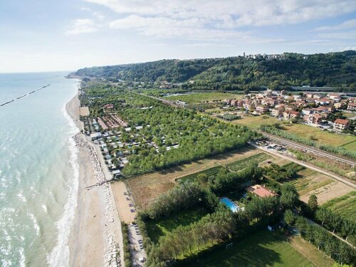 Villa Mirella Beach, Rezerwuj Willa Hotele w Romagna z parkingiem, Parking
