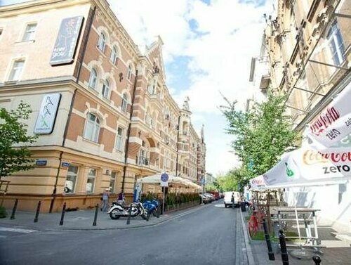 Moon Hostel Warszawa, Забронировать Хостел Хостелы Варшавы, рядом с Театр «Палладиум», Хостел