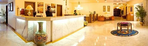 The Capitol Hotel, Забронировать Отель Отели Бангалора с бассейном, рядом с Автобусный вокзал Shivajinagar, Бассейн