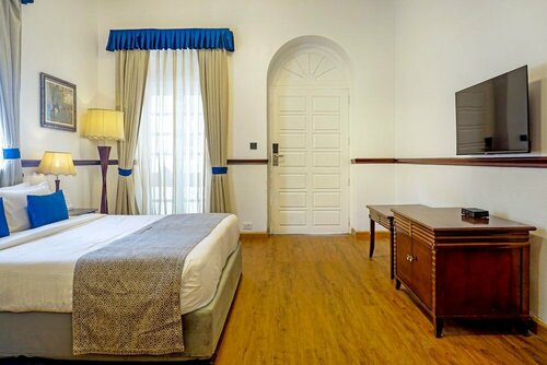 Chambers Mahabaleshwar, A Club Mahindra Associate Resort, Забронировать Отель Отели Махабалешвар с парковкой, рядом с Озеро Венна, Парковка
