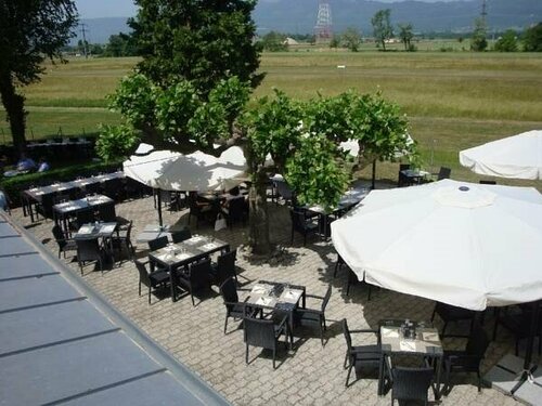 Relais de l'Aérodrome, Book Pension Hoteller i Vaud med parkering, Parkering