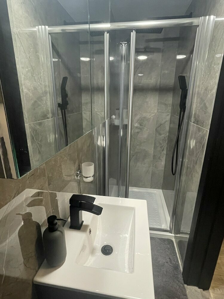 Da Vinci Guest House Gatwick