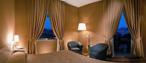 Grand Hotel Vesuvio, Забронировать Отель Отели Неаполя с бассейном, рядом с Кастель-Нуово, Бассейн
