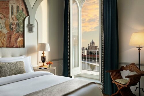 The St. Regis Florence, Забронировать Отель Санта-Мария-Новелла Флоренция, рядом с Церковь Санта-Мария-Маджоре
