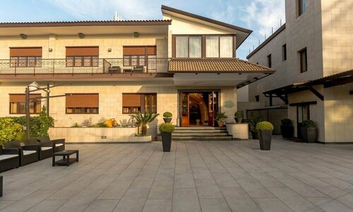 Ranch Palace Hotel, Забронировать Отель Неаполь Кампания, рядом с Больница «Мональди»