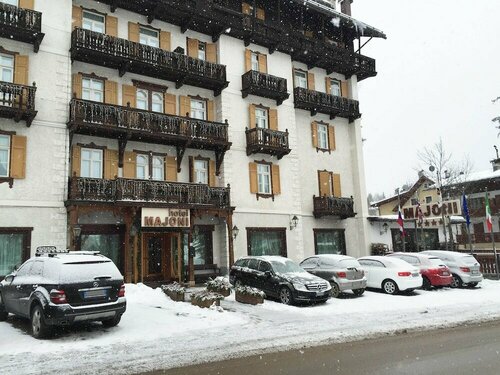 Hotel Majoni, Забронировать Отель Отели в центре Кортина-д'Ампеццо, в центре, Завтраки, Парковка