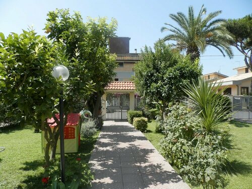 Luana Inn Holiday, Забронировать Отель «постель и завтрак» Отели Фьюмичино 3 звезды, 3*