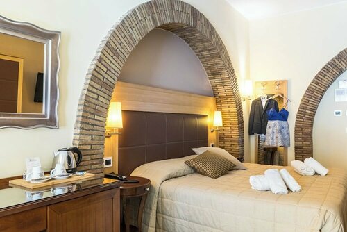 Hotel Villa Tirreno, Buchen Sie Villa Tarquinia Tuszien