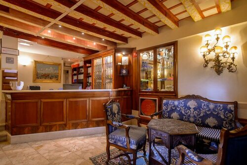 Centauro Hotel, Забронировать Отель Сан-Марко Венеция, рядом с Accademia Bridge