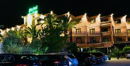 Hotel Grillo, Забронировать Отель Отели в центре Ассемини, в центре, Парковка