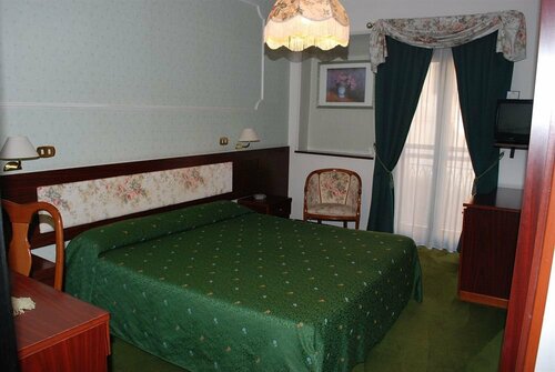 Royal, Book Hotel Hoteller i Trani med parkering, Parkering