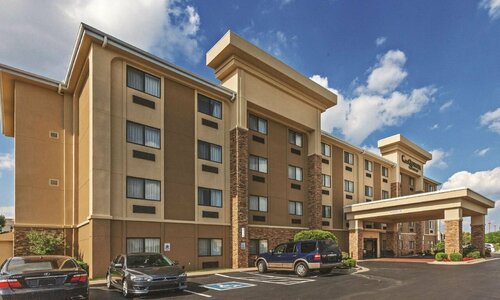 La Quinta by Wyndham Midwest City - Tinker AFB, Забронировать Отель Отели Мидуэст-Сити с бассейном, рядом с Quinlan Park, Бассейн