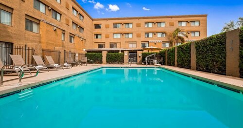 Tempe by the Mall Phoenix Airport Hotel, Забронировать Отель Пруд в Темпе 