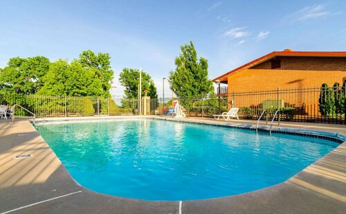 Econolodge Inn & Suites, Buchen Sie Gasthaus Motels in Kansas, Motel