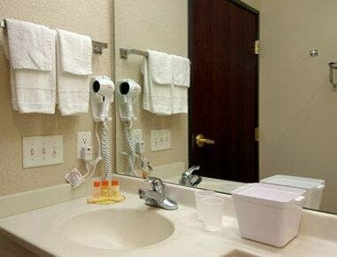 Days Inn - Near Kansas Speedway