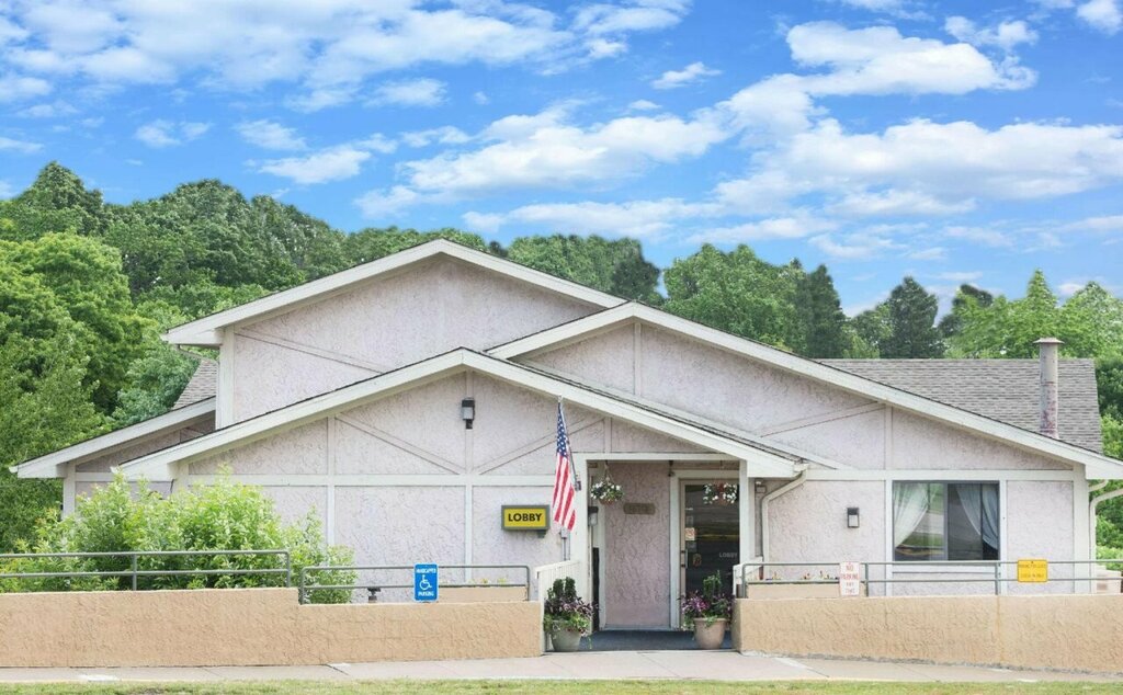 Super 8 by Wyndham Pittsburgh Pa Airport/University Area