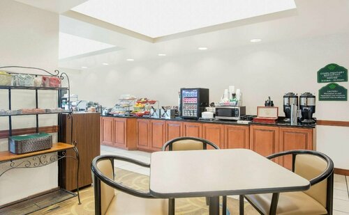 Wingate by Wyndham Green Bay, Забронировать Отель Грин-Бей Висконсин