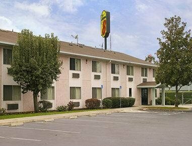 Super 8 by Wyndham Selma/Fresno Area, Buchen Sie Hotel Hotels in Selma mit Pool, Schwimmbad