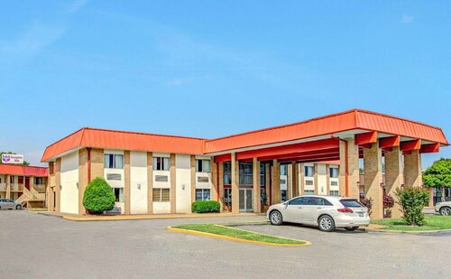 Knights Inn Memphis, Book Hotel Hoteller i Tennessee med parkering, Parkering