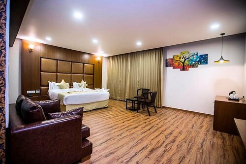 Jalashray Resort, Varaa Lomakeskus Nadiād hotellit, joissa on uima-allas, Uima-allas
