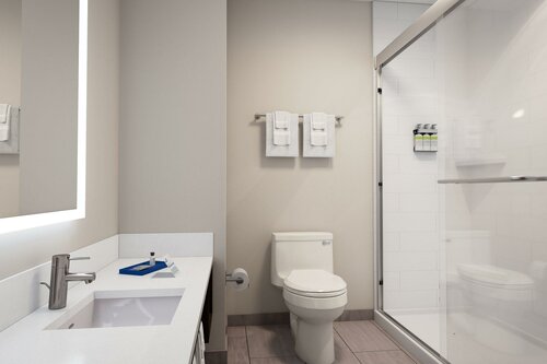 Holiday Inn Express Redding North by IHG, Book Hotel Redding Californien