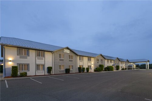 Best Western New Baltimore Inn, Book Hotel  
