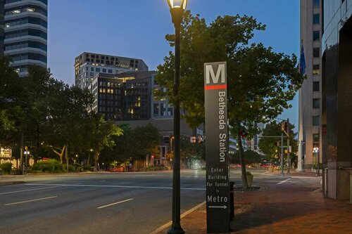 Hilton Garden Inn Bethesda Downtown, Забронировать Отель Бетесда Washington DC Metropolitan area, рядом с Be With Me Playseum
